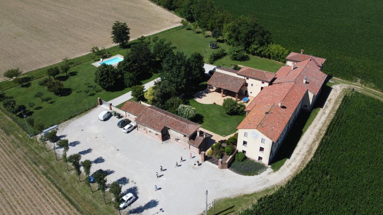 Agriturismo Borgo Tecla Rosa Luaran gambar