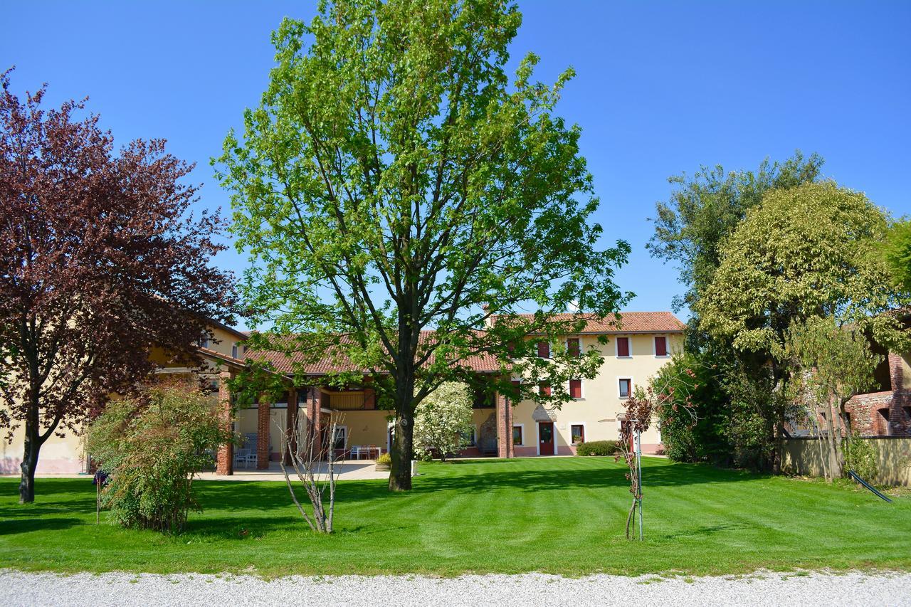 Agriturismo Borgo Tecla Rosa Luaran gambar