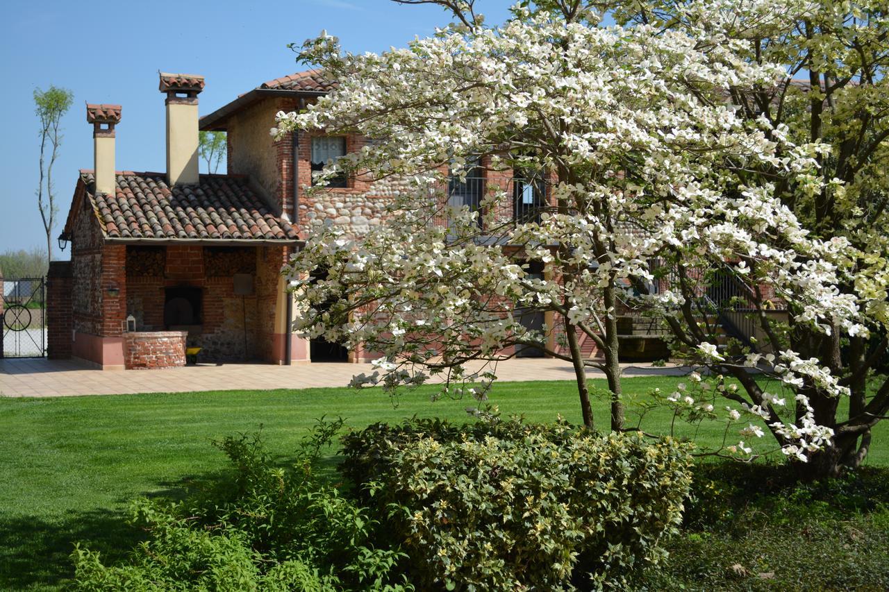 Agriturismo Borgo Tecla Rosa Luaran gambar