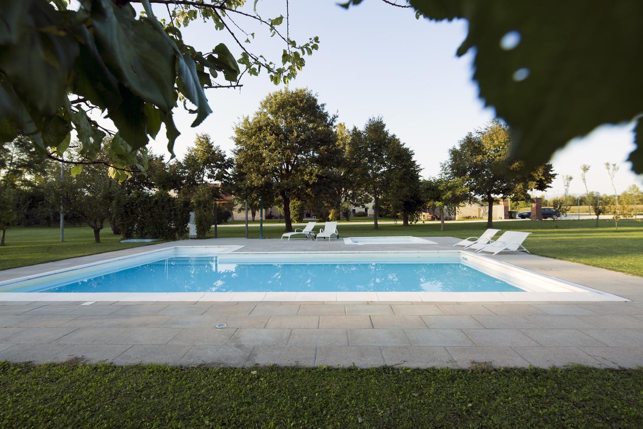 Agriturismo Borgo Tecla Rosa Luaran gambar