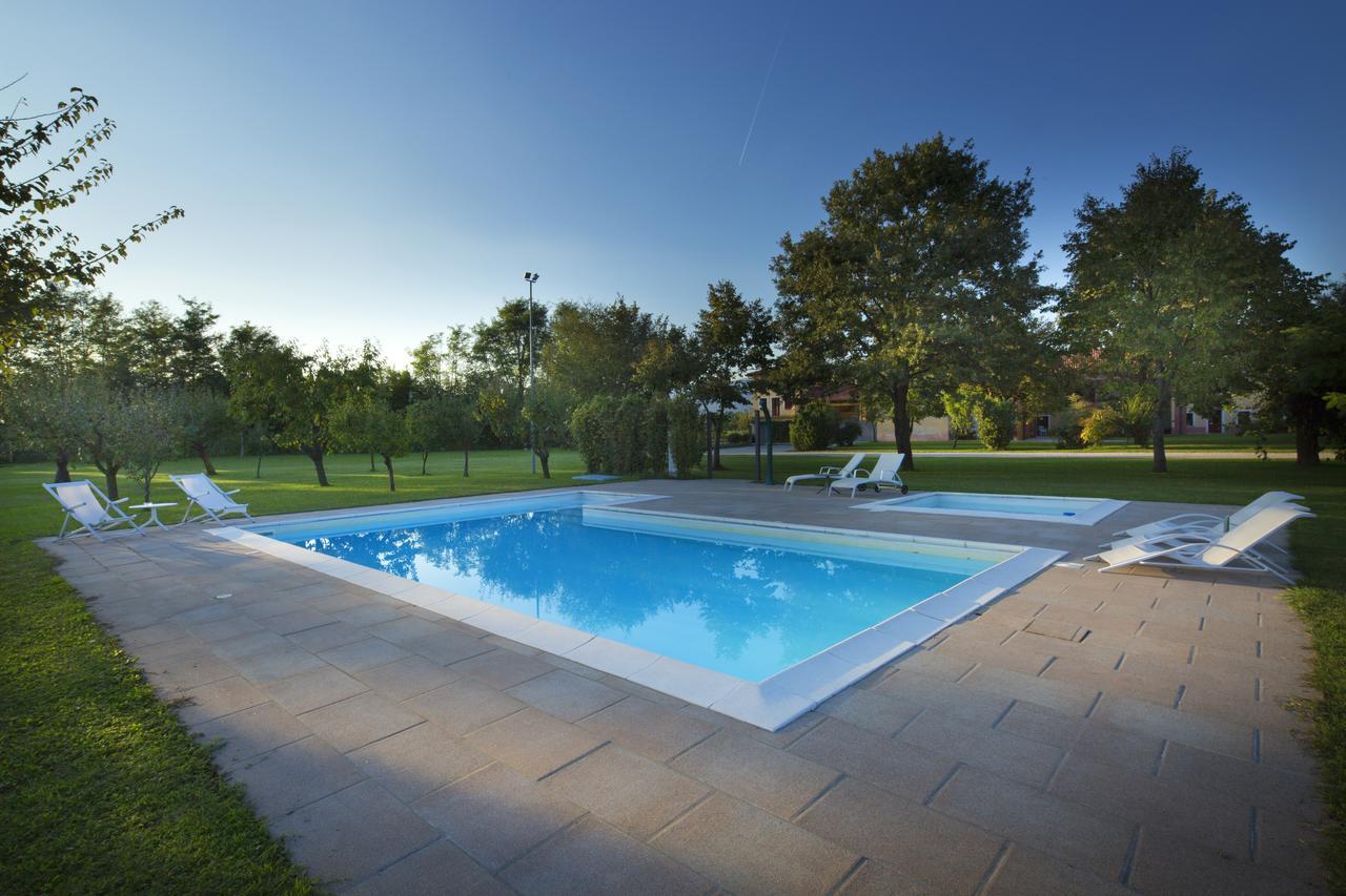Agriturismo Borgo Tecla Rosa Luaran gambar