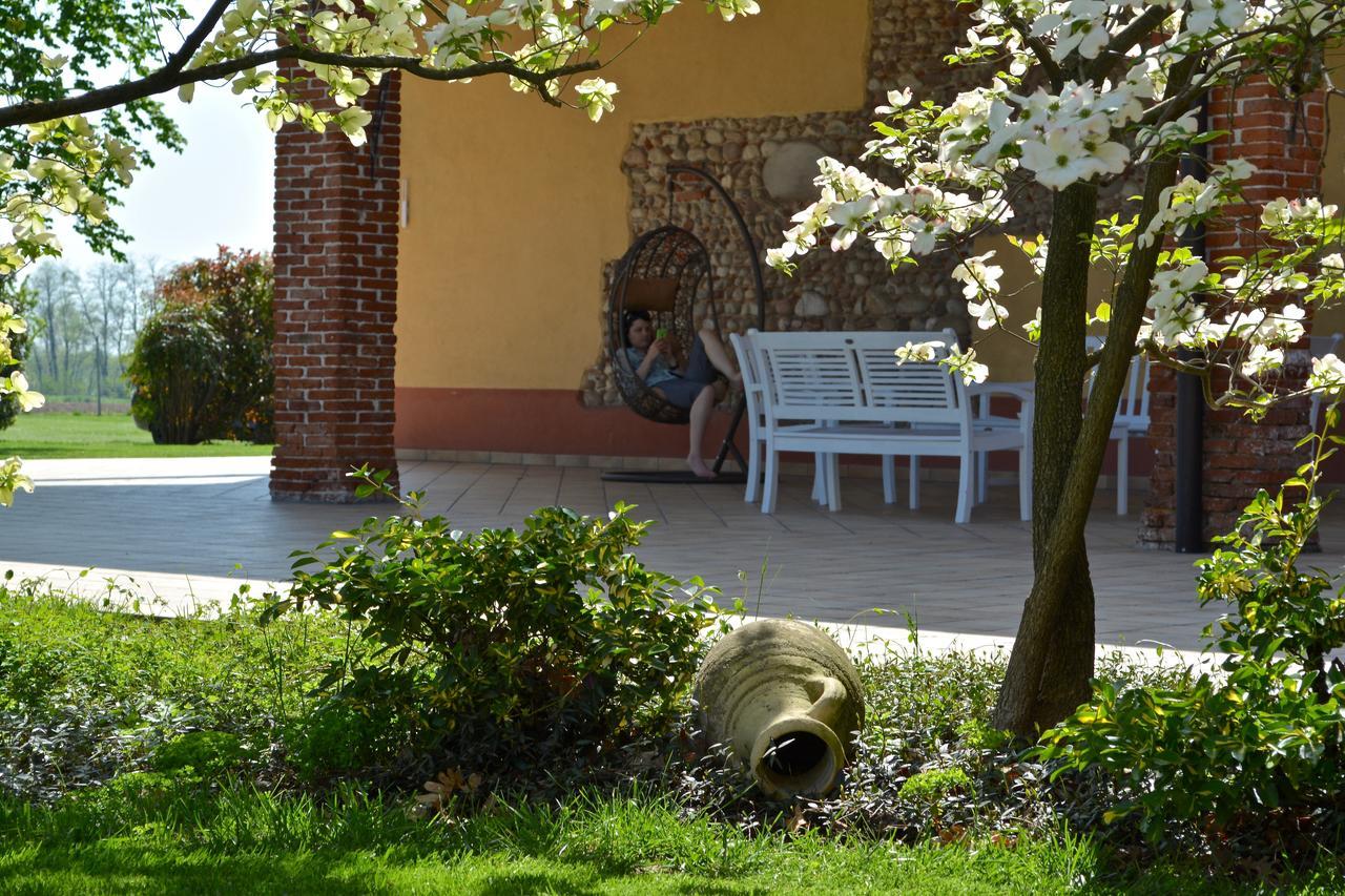 Agriturismo Borgo Tecla Rosa Luaran gambar